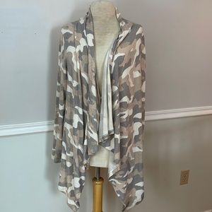 Super Soft Camo Cardigan by Bobeau, size XL